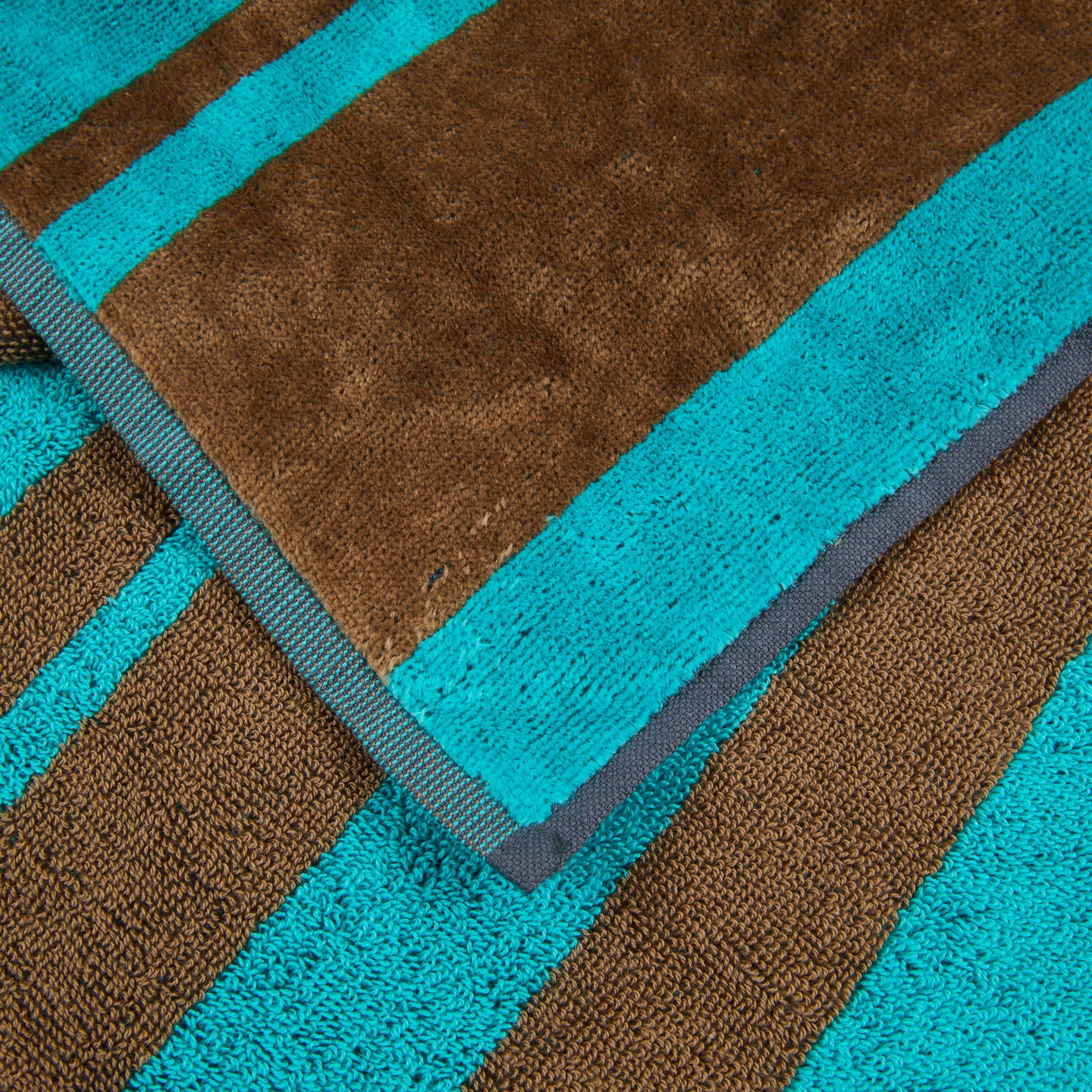 Telo mare Trussardi Logo line Moderno in Spugna