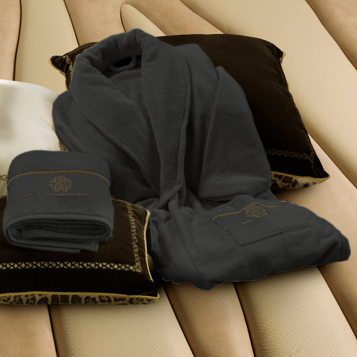 Accappatoio con Cappuccio Roberto Cavalli Gold-new Barocco in Spugna