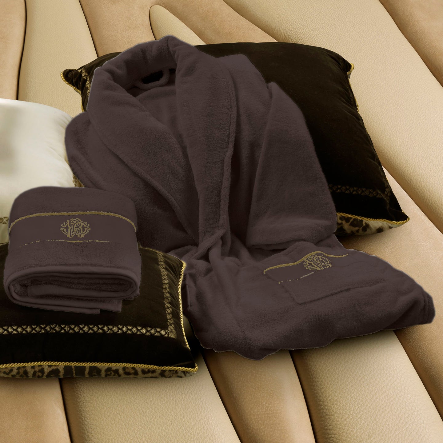 Accappatoio con Cappuccio Roberto Cavalli Gold-new Barocco in Spugna