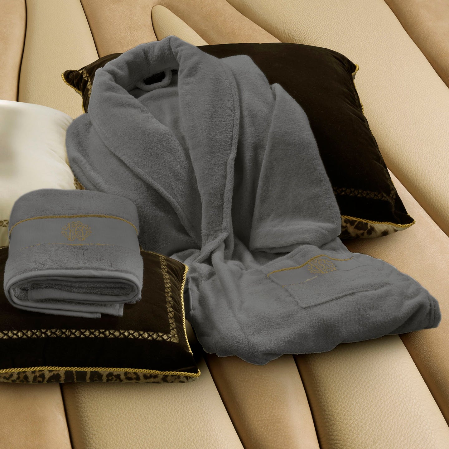 Accappatoio con Cappuccio Roberto Cavalli Gold-new Barocco in Spugna