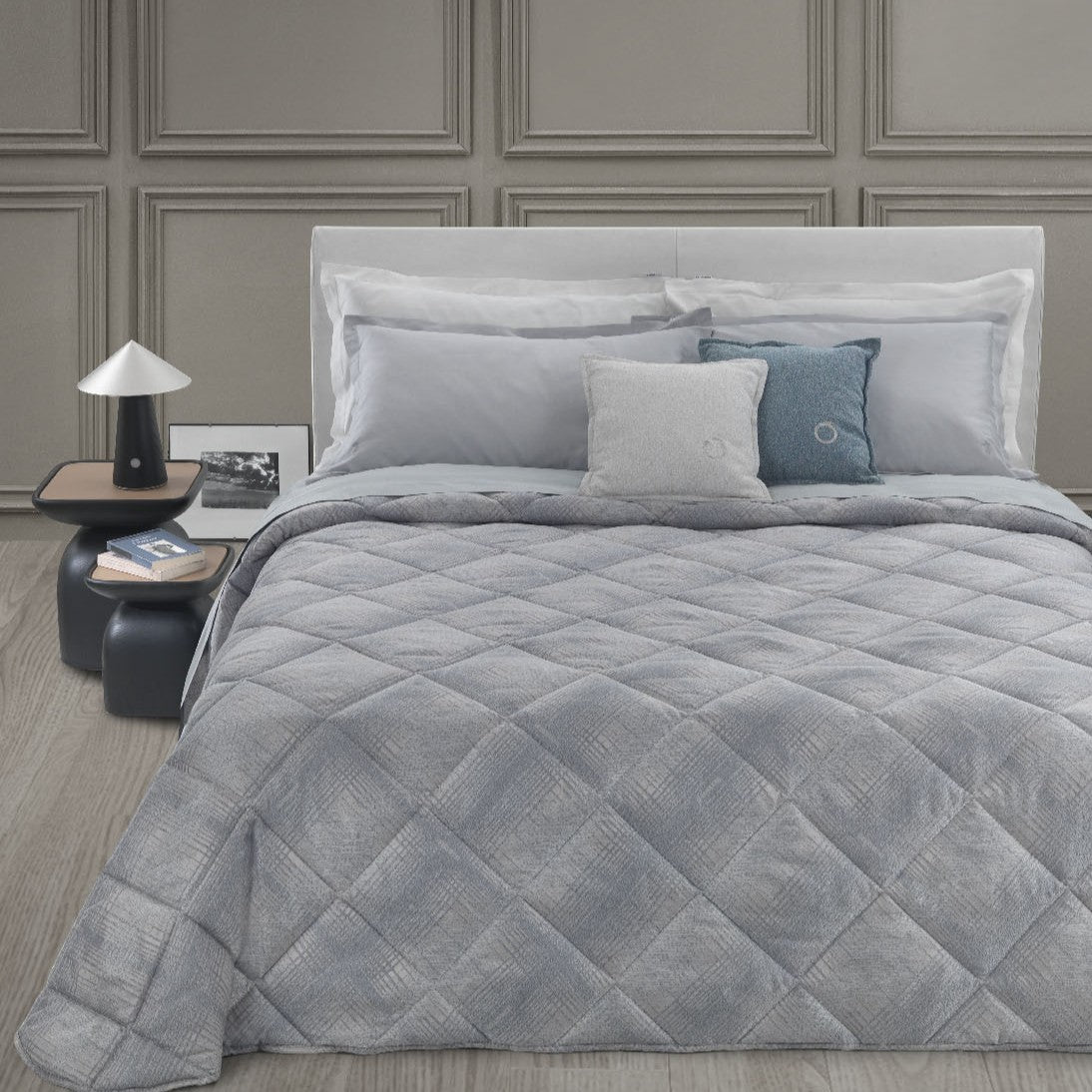 Copriletto Trapuntato Trussardi Tartan Geometrico in Raso Jacquard